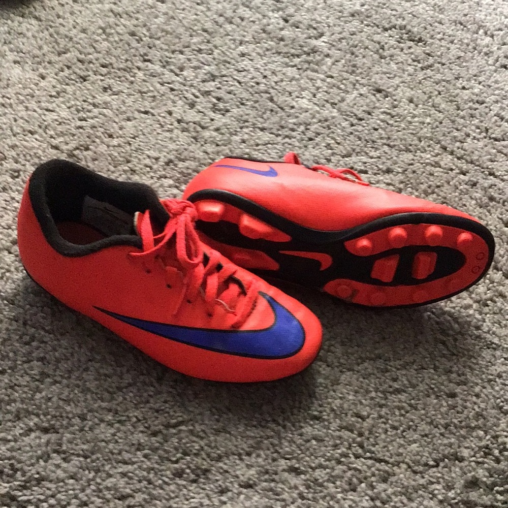 Soccer cleats